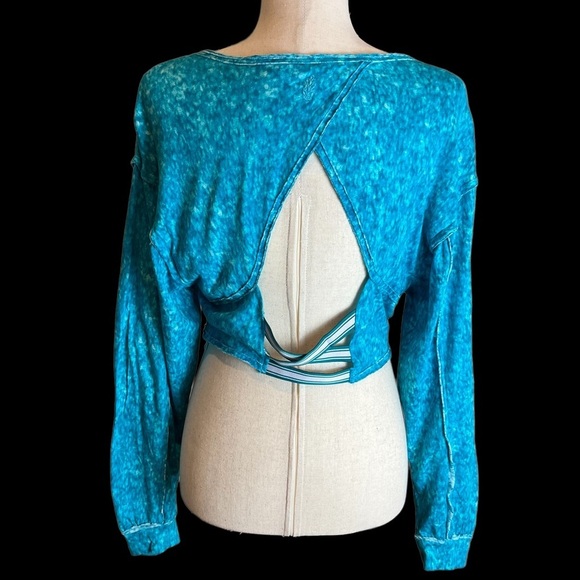 Free People Movement Backstage Open Back Cropped Shirt size S - Picture 3 of 8